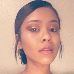 Meet your Posher, Nina